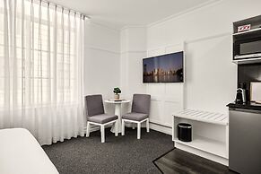 Studio Stay in Brisbane CBD Hotel Building