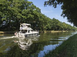 Inviting Apartment in Bree With Terrace