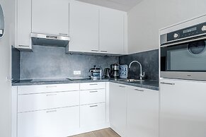 4-person Apartment With Island View