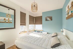 4-person Apartment With Island View