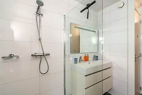 4-person Apartment With Island View