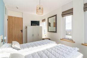 4-person Apartment With Island View