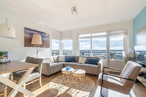 4-person Apartment With Island View