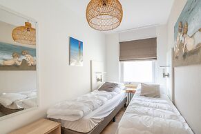 4-person Apartment With Island View