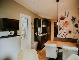 Charming 5-person Bee Lodge in the Woods