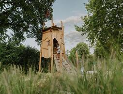Charming 5-person Bee Lodge in the Woods