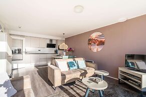 4-person Apartment With Island View