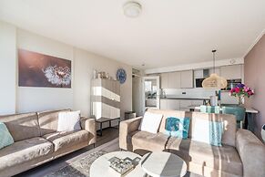 4-person Apartment With Island View