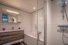 4-person Apartment With Island View