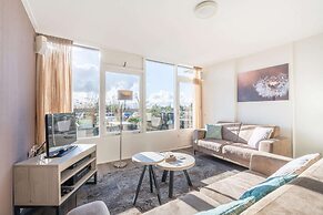 4-person Apartment With Island View