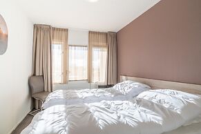 4-person Apartment With Island View