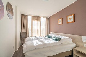 4-person Apartment With Island View