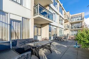 4-person Apartment With Island View