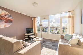 4-person Apartment With Island View