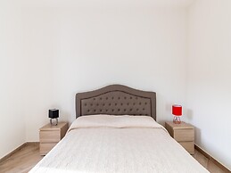 Air-conditioned Apartment With Private Parking