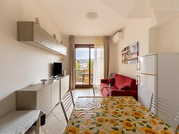 Apartment With air Conditioning and sea Views