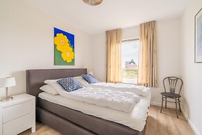 4-person Apartment With Island View