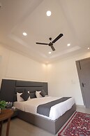 HOTEL CRESTA INN