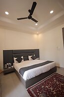 HOTEL CRESTA INN