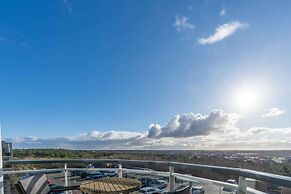 4-person Apartment With Island View