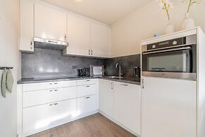 4-person Apartment With Island View