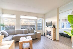 4-person Apartment With Island View