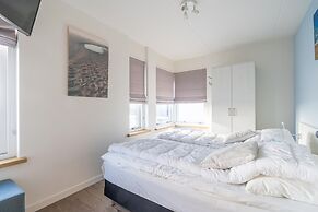 4-person Apartment With Island View