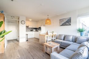 4-person Apartment With Island View