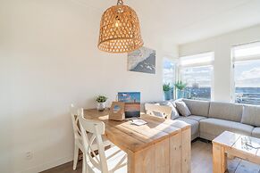 4-person Apartment With Island View