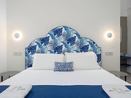 Blue Sky Luxury Palace