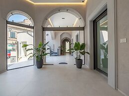 Blue Sky Luxury Palace