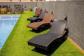 LUXURY APARTMENTS & HOMES
