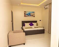 LUXURY APARTMENTS & HOMES