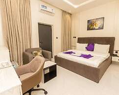 LUXURY APARTMENTS & HOMES
