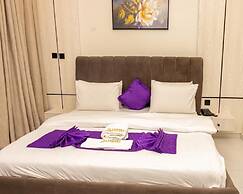 LUXURY APARTMENTS & HOMES