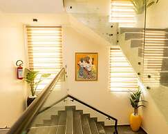 LUXURY APARTMENTS & HOMES