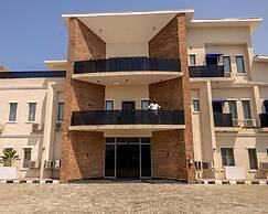 LUXURY APARTMENTS & HOMES
