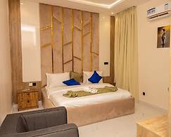LUXURY APARTMENTS & HOMES