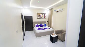 LUXURY APARTMENTS & HOMES