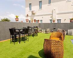 LUXURY APARTMENTS & HOMES