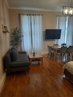 Bright 2BR Apartment Near Main Sights