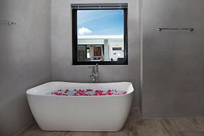 Modern 5 Bedrooms Pool Villa Curtis