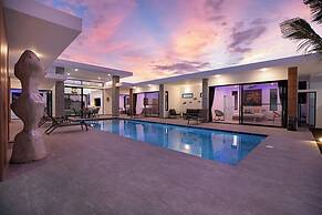 Modern 5 Bedrooms Pool Villa Curtis
