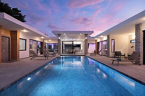Modern 5 Bedrooms Pool Villa Curtis