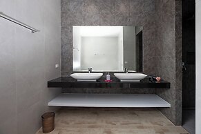 Modern 5 Bedrooms Pool Villa Curtis