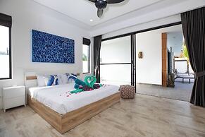 Modern 5 Bedrooms Pool Villa Curtis