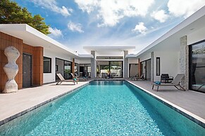 Modern 5 Bedrooms Pool Villa Curtis
