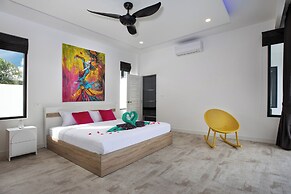 Modern 5 Bedrooms Pool Villa Curtis