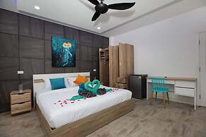 Modern 5 Bedrooms Pool Villa Curtis