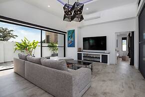 Modern 5 Bedrooms Pool Villa Curtis